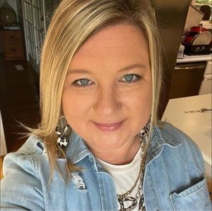 Meet your Posher, Brandi